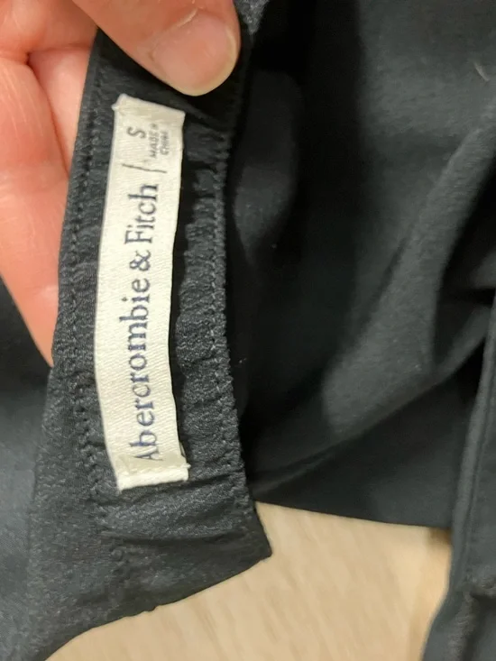 Abercrombie & Fitch high side slit size S - Picture 4 of 6